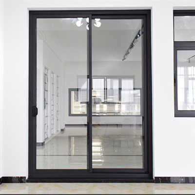 Klizna dvorišna vrata od udara uragana